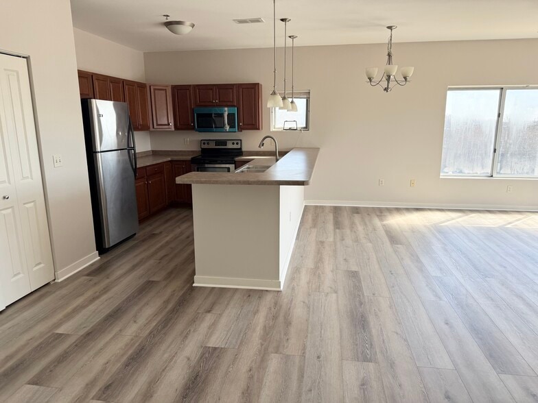 Brightly light order unit - 3540 Library Dr