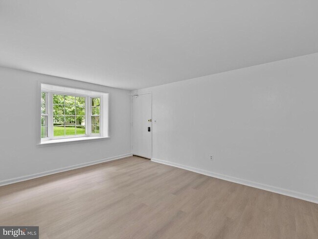 Building Photo - 708 S Arlington Mill Dr