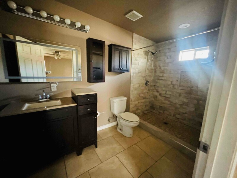 Building Photo - 1416 Vickers Ave