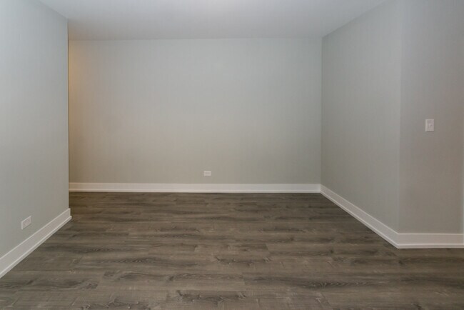 Building Photo - 705 W Brompton Ave