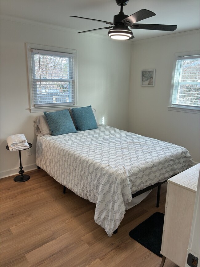 Building Photo - 3 Bedroom 2 Bathroom