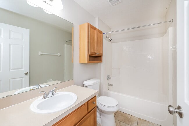 Building Photo - 4640 Sandhurst St
