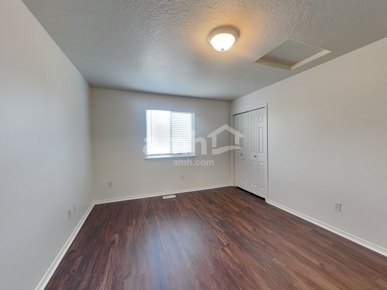 Building Photo - 3315 W Wave Dr