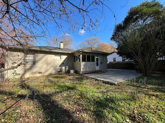 Building Photo - 1932 Sandhurst Dr