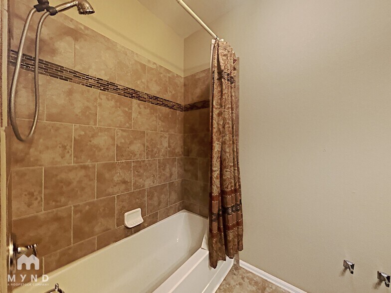 Building Photo - 9637 E 5th Ave