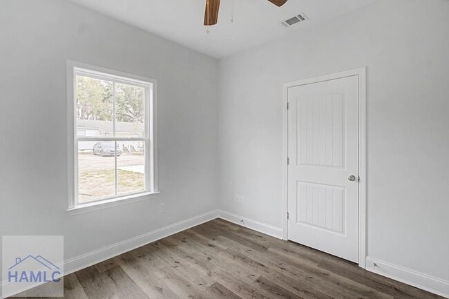 Building Photo - 205 Bagley Ave