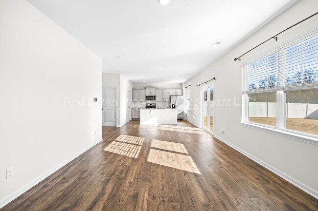 Building Photo - 4015 Meadow Green Dr