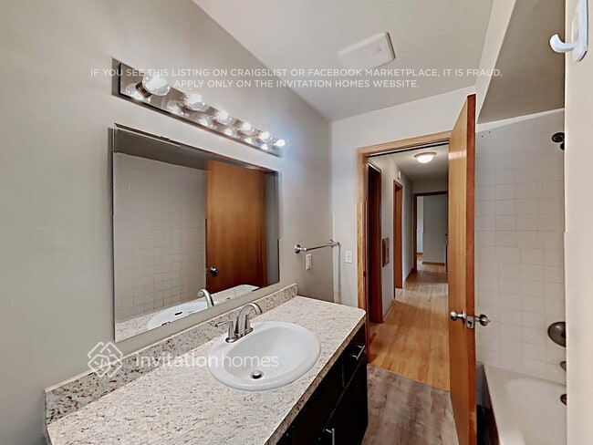 Building Photo - 3015 Dakota Ave S