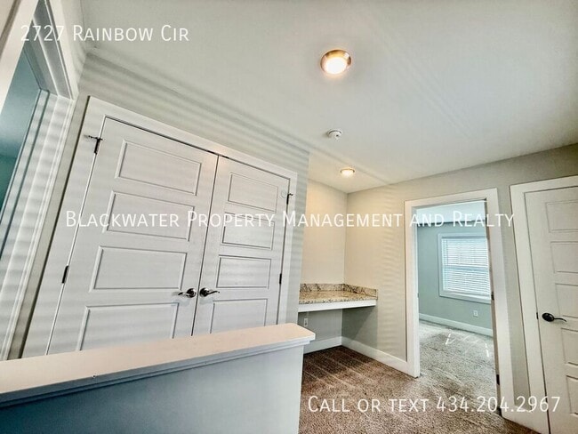 Building Photo - 2727 Rainbow Cir