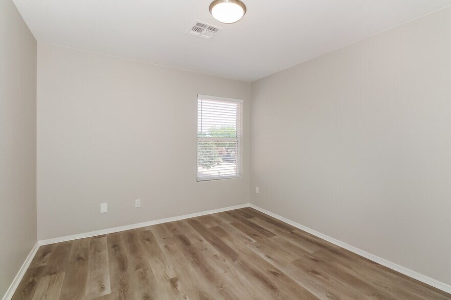 Building Photo - 13181 N Deergrass Dr