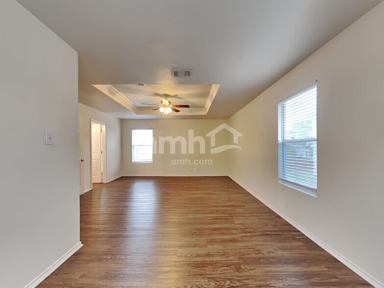 Building Photo - 142 Blue Juniper