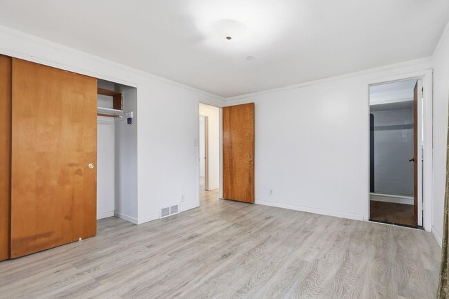 Building Photo - 6382 Houghten Dr