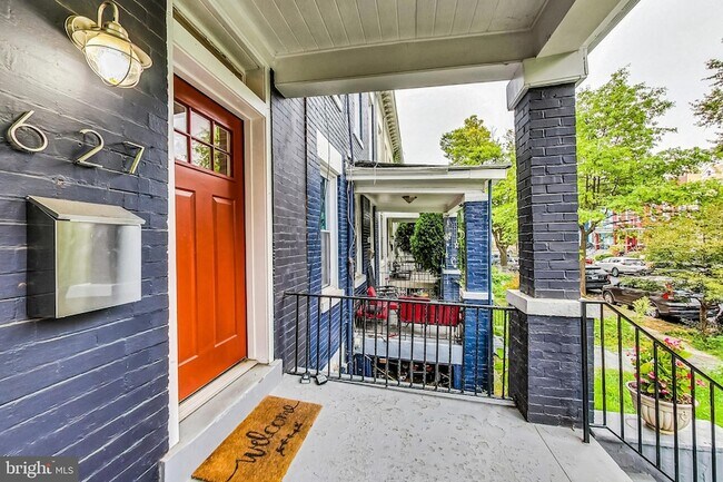 Building Photo - 627 Lamont St NW