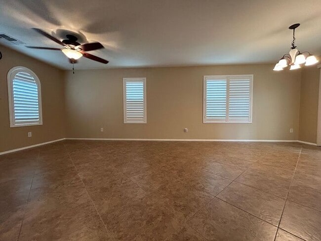 Building Photo - 2251 S Ponderosa Dr