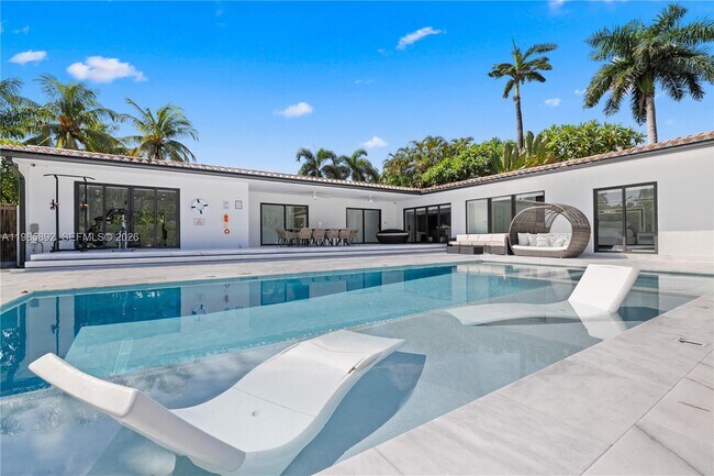 Building Photo - 1117 Adams St