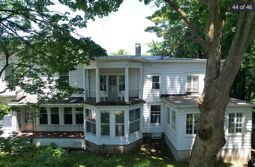 Building Photo - 8 Lawn Ave