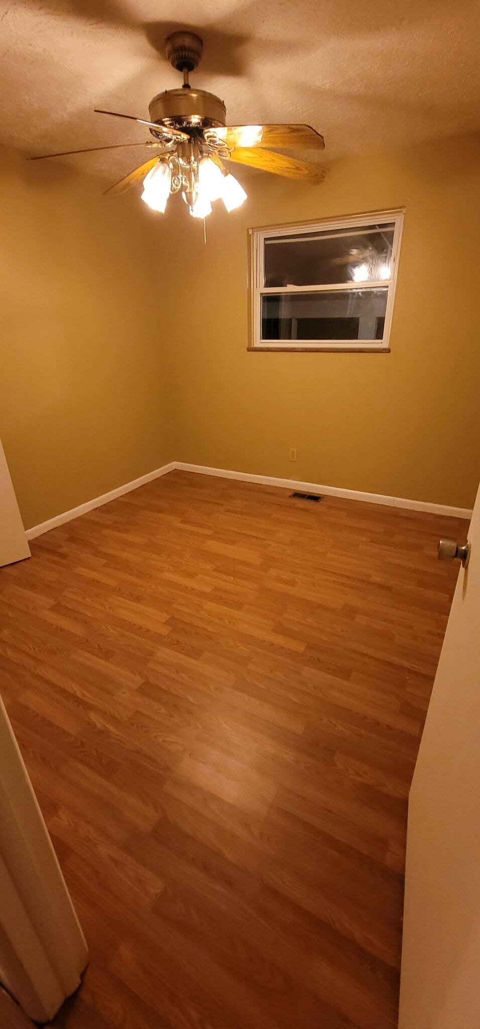 Building Photo - 1018 Willow Dr