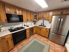 Building Photo - 14 Lockwood Dr