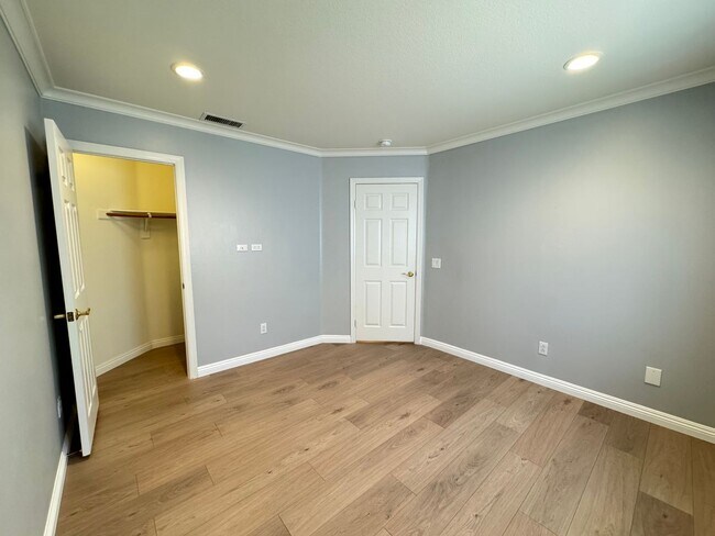 Building Photo - Beautiful 4Bd/2.5Ba Home in Aliso Viejo!