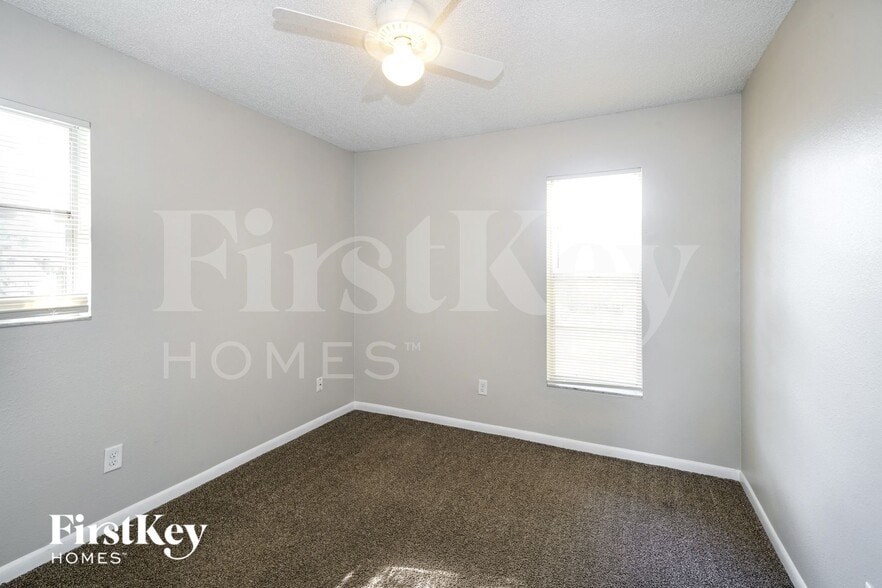 Building Photo - 802 Briarcliff Dr