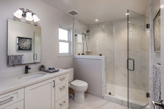 Building Photo - Downtown Los Altos Luxury Townhome