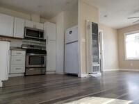 Building Photo - 219 W 7th St