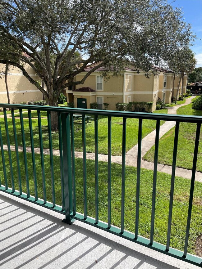 Building Photo - 799 Riverside Dr