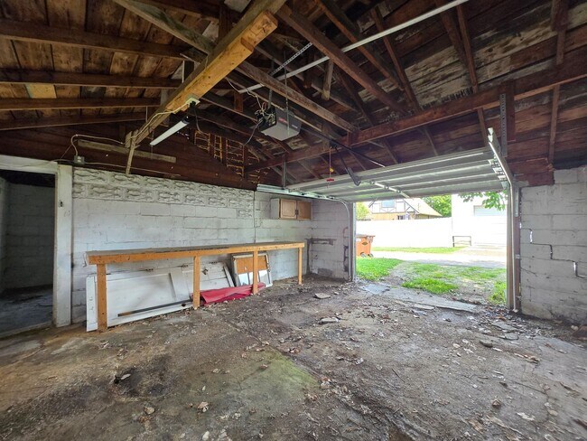 Building Photo - 2832 Rushland Dr