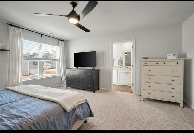 Building Photo - 307 Black Birch Dr