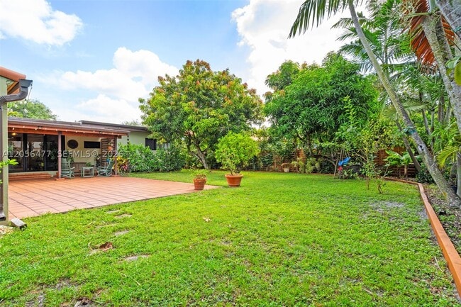 Building Photo - 550 Westward Dr