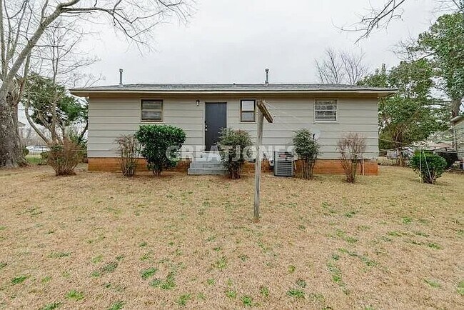 Building Photo - 428 W Lakeside Ave