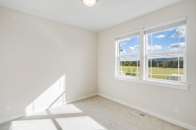 Building Photo - Beautiful 3 Bed, 3 Bath Rental Home in Hil...