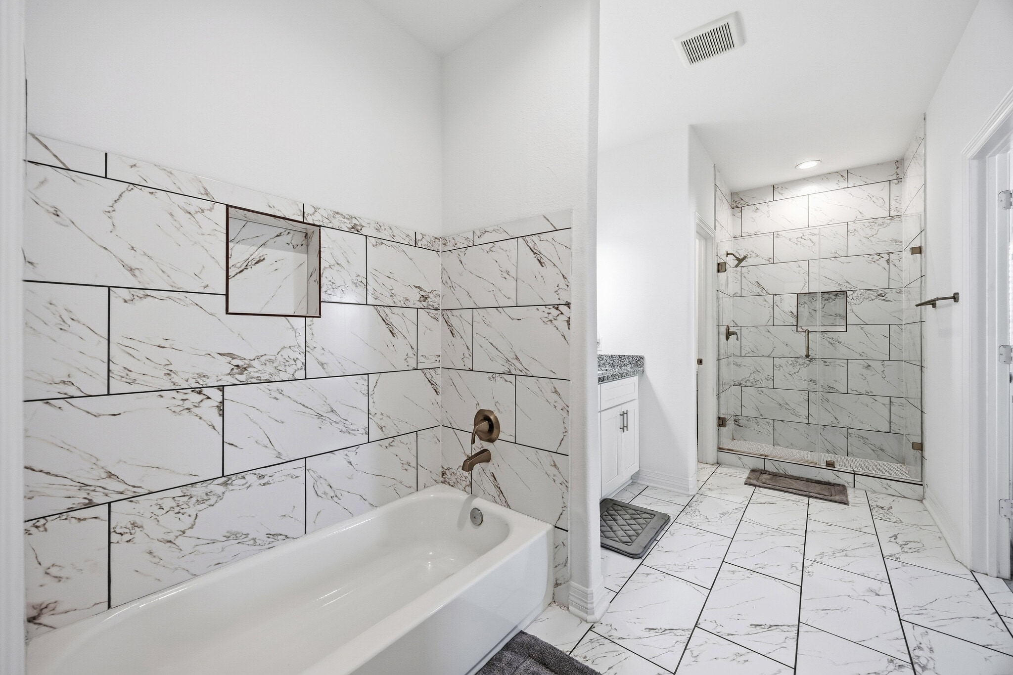 Building Photo - 3825 Easy St