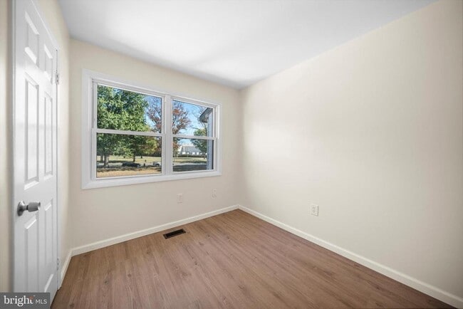 Building Photo - 14797 Tamarack Pl