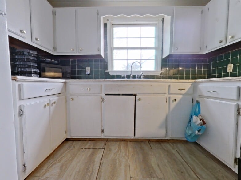 Building Photo - 822 Holt Ave