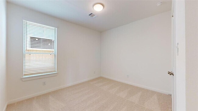 Building Photo - 570 Sand Branch Dr