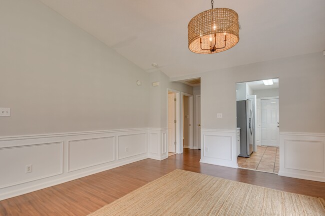 Building Photo - 2019 Hopetown Dr