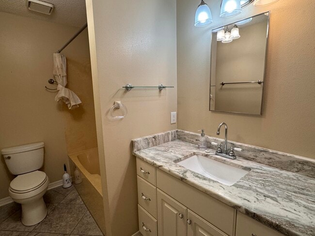 Building Photo - 806 Regatta Dr