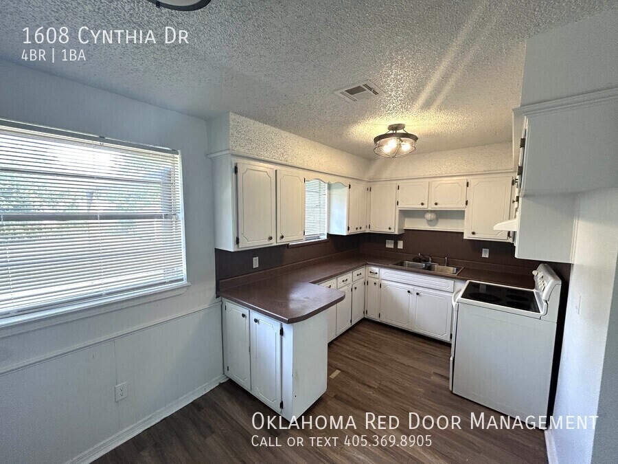 Building Photo - 1608 Cynthia Dr