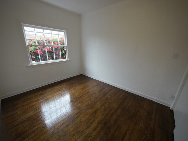 Building Photo - Sycamore