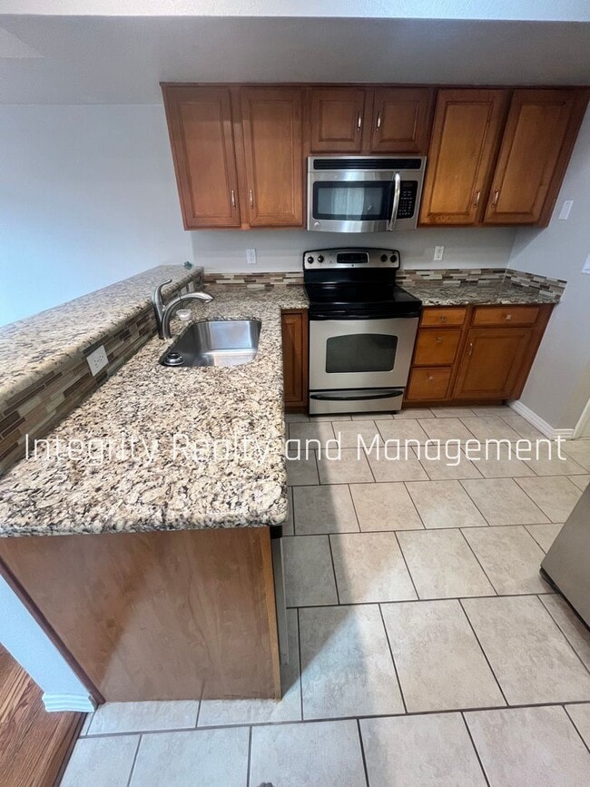 Building Photo - 4001 E 16th Ave