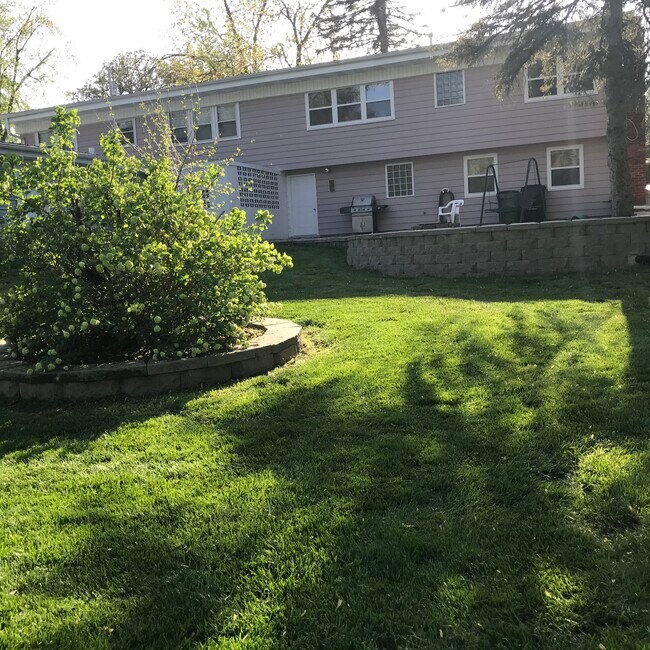 Building Photo - 8313 S 38th St