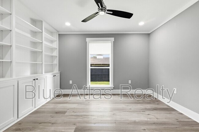 Building Photo - 15625 Terrace Lawn Cir