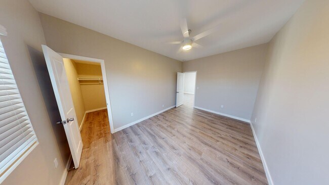 Building Photo - 4BD/2BA on 63rd!