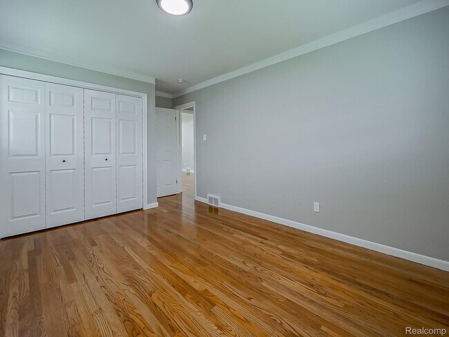 Building Photo - $2300 3 bed 2 bath bungalow