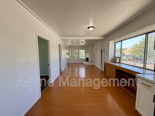 Building Photo - 806 52nd Ave