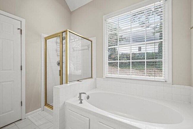 Building Photo - House 4 Beds 2 Baths