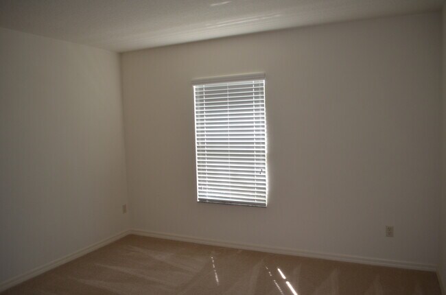 Building Photo - Spacious 2-Bedroom, 2.5-Bath Townhouse wit...