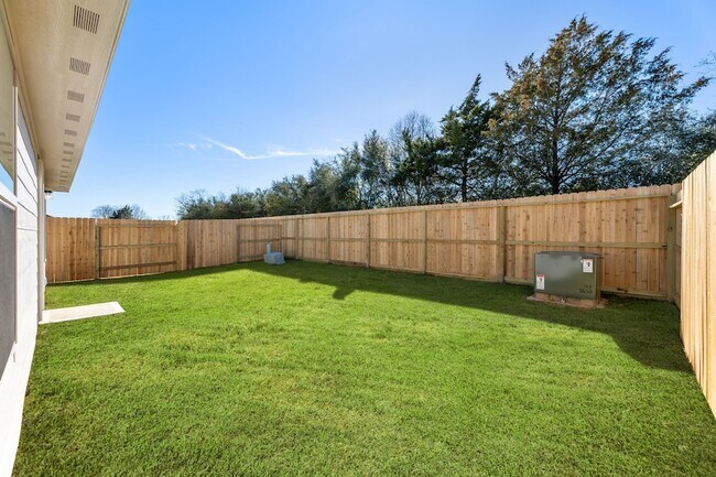 Building Photo - 17747 Pemswood Dr