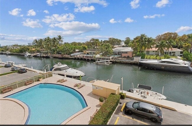 Building Photo - 2020 NE 135th St